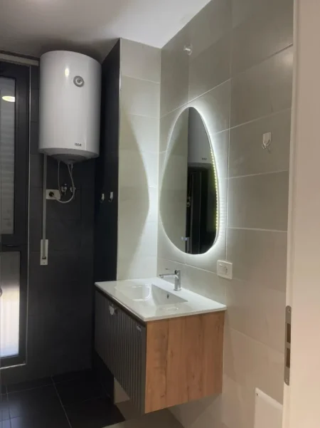Tirane, jepet me qera apartament 1+1 Kati 7, 800 € (Kompleksi Olimpik)