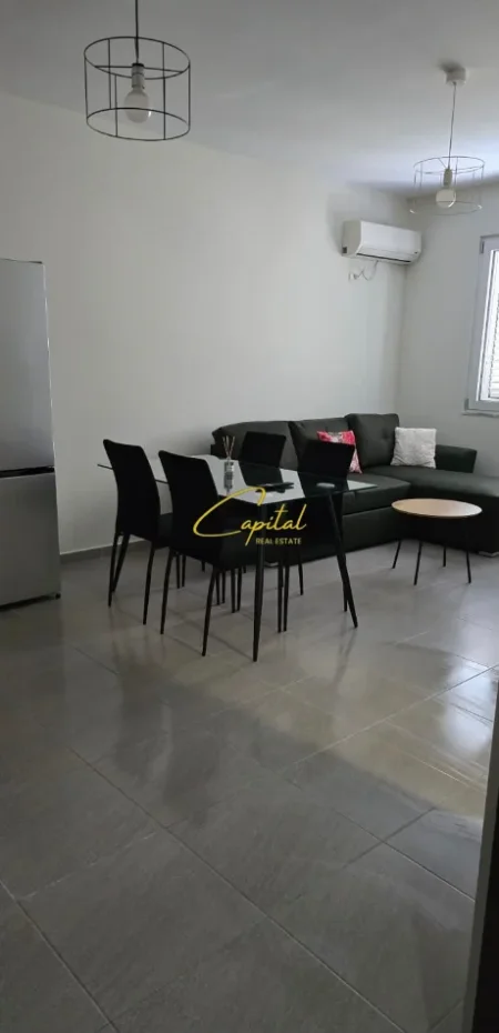 Tirane, jepet me qera apartament 1+1 Kati 4, 50 m² 550 € (KOMUNA E PARISIT)