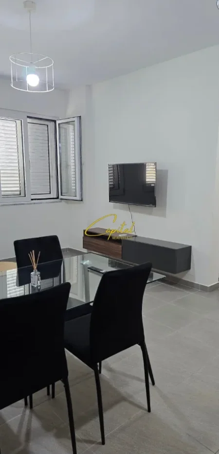 Tirane, jepet me qera apartament 1+1 Kati 4, 50 m² 550 € (KOMUNA E PARISIT)