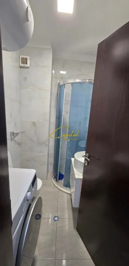 Tirane, jepet me qera apartament 1+1 Kati 4, 50 m² 550 € (KOMUNA E PARISIT)