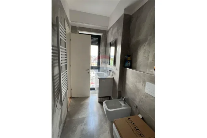 Tirane, jepet me qera apartament 1+1 Kati 8, 105 m² 1.000 € (Myslym Shyri)