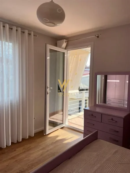 Tirane, jepet me qera apartament 2+1+Ballkon Kati 2, 90 m² 770 € (FAKULTETI EKONOMIK)