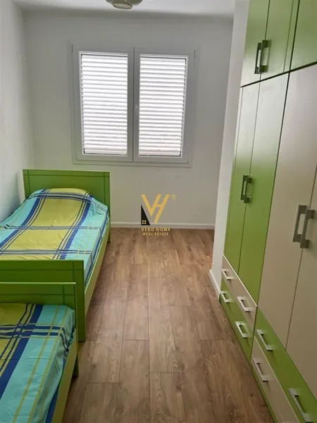 Tirane, jepet me qera apartament 2+1+Ballkon Kati 2, 90 m² 770 € (FAKULTETI EKONOMIK)