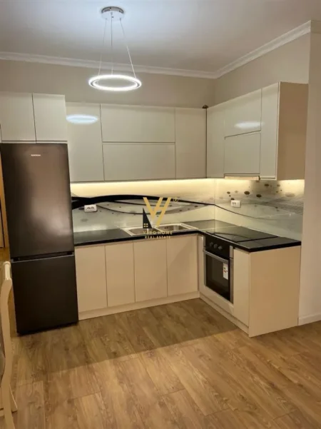 Tirane, jepet me qera apartament 2+1+Ballkon Kati 2, 90 m² 770 € (FAKULTETI EKONOMIK)