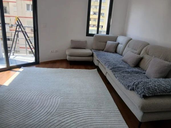 Tirane, jepet me qera apartament 2+1 Kati 4, 85 m² 450 € (Fresku)