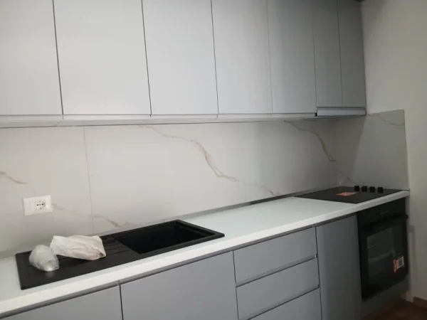 Tirane, jepet me qera apartament 2+1 Kati 4, 85 m² 450 € (Fresku)