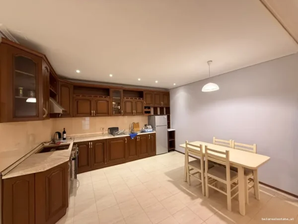 Tirane, jepet me qera apartament 2+1+Ballkon Kati 9, 100 m² 900 € (Rruga Sami Frasheri)