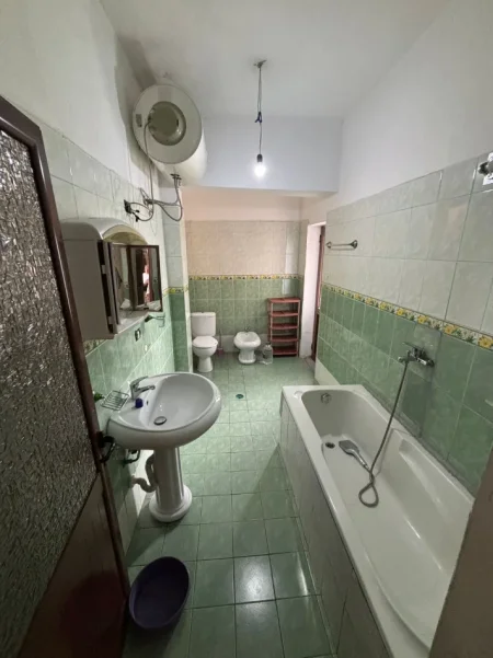 Tirane, jepet me qera apartament 2+1+post parkimi Kati 2, 100 m² 350 € (Fresk ,Rruga Dalip Topi prane Viles se Bamir Topit)