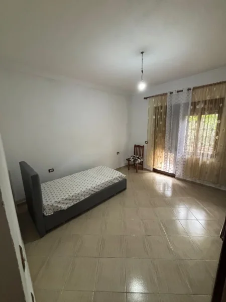 Tirane, jepet me qera apartament 2+1+post parkimi Kati 2, 100 m² 350 € (Fresk ,Rruga Dalip Topi prane Viles se Bamir Topit)