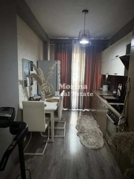 Tirane, jepet me qera apartament 1+1 Kati 4, (Apartament 11 Yzberisht 400 Euro Muaj 8)