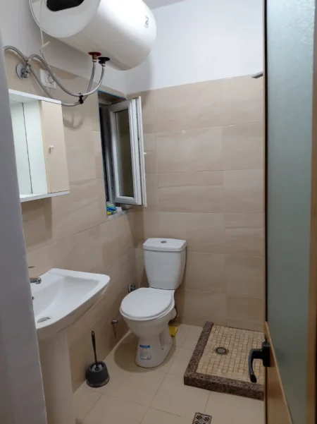 JEPET ME QERA APARTAMENT 1+1 NE 5 MAJI, 380 EURO