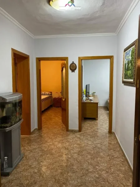 Tirane, jepet me qera apartament 2+1 Kati 3, 90 m² 630 € (shkolla e baletit)