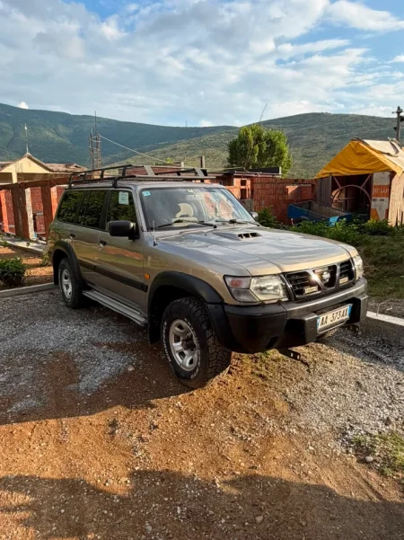 Tropoje, Nissan Patrol y61 Nafte, gri metalizato manuale Kondicioner 300.000 km 18.000 €