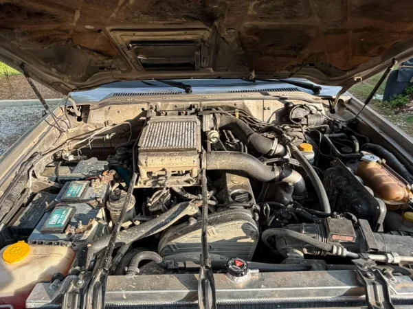 Tropoje, Nissan Patrol y61 Nafte, gri metalizato manuale Kondicioner 300.000 km 18.000 €