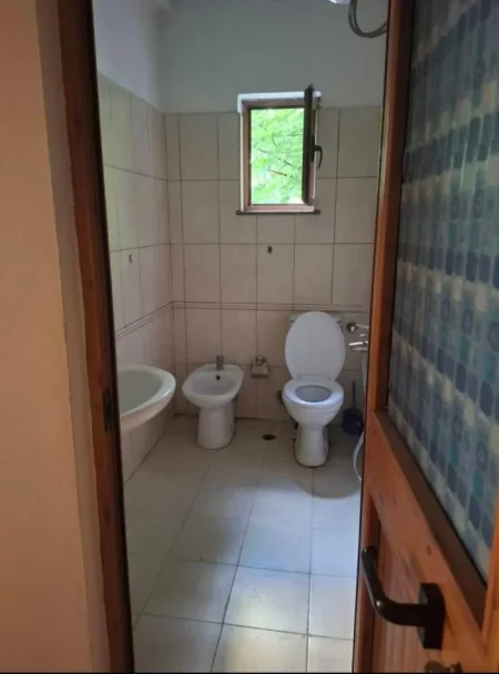 Tirane, shitet apartament 4+1 Kati 2, 116 m² 245.000 € (Square 21)