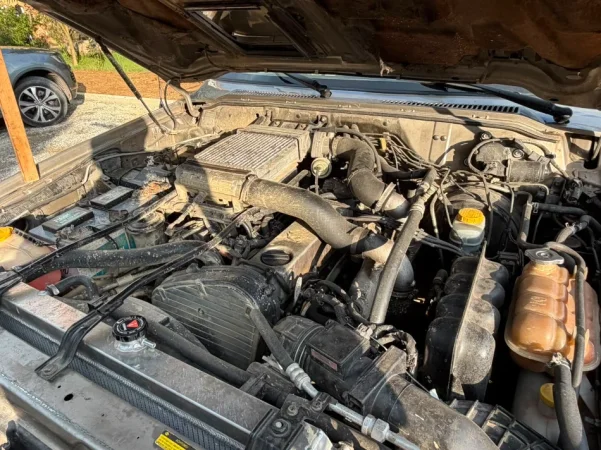 Tropoje, Nissan Patrol y61 Nafte, gri metalizato manuale Kondicioner 300.000 km 18.000 €