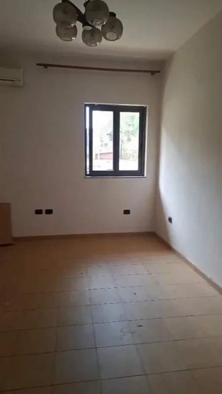 Tirane, shitet apartament 4+1 Kati 2, 116 m² 245.000 € (Square 21)