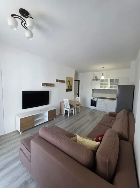 Tirane, jepet me qera apartament 1+1+Ballkon Kati 4, 64 m² 570 € (dritan hoxha)