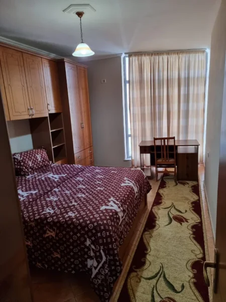 Tirane, jepet me qera apartament 2+1 Kati 4, 100 m² 450 € (Eco Market ne Yzberisht)