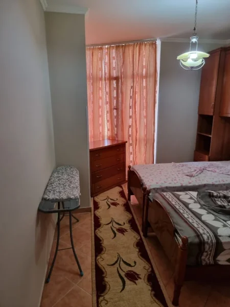 Tirane, jepet me qera apartament 2+1 Kati 4, 100 m² 450 € (Eco Market ne Yzberisht)
