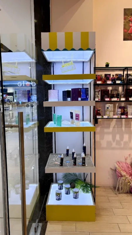 Tirane, shes moblije per dyqan 6.500 €