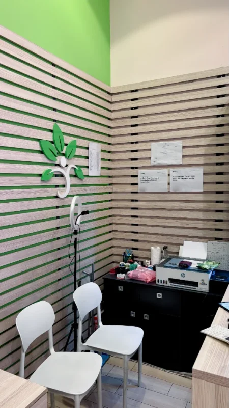 Tirane, shes moblije per dyqan 6.500 €