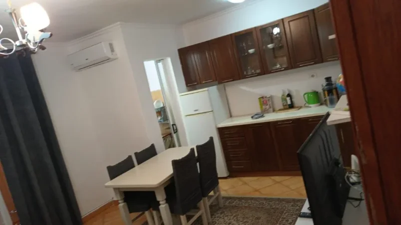 Tirane, jepet me qera apartament 1+1 Kati 3, 56 m² 450 € (Ali Demi)