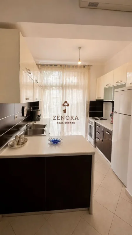 Tirane, jepet me qera apartament 2+1+Ballkon Kati 2, 186 m² 500 € (Fresku)