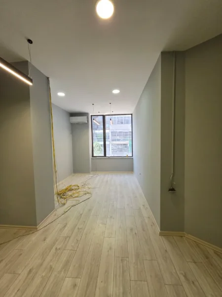 Tirane, jepet me qera ambjent biznesi Kati 2, 31 m² 600 € (Fillimi i rrugës "Don Bosko", Zogu i Zi, Tiranë)