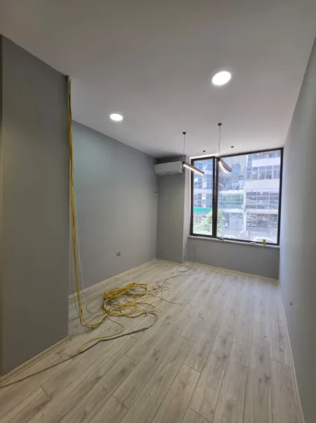 Tirane, jepet me qera ambjent biznesi Kati 2, 31 m² 600 € (Fillimi i rrugës "Don Bosko", Zogu i Zi, Tiranë)