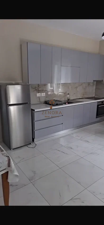 Tirane, jepet me qera apartament 3+1+Ballkon Kati 1, 134 m² 550 € (Rruga e Elbasanit)