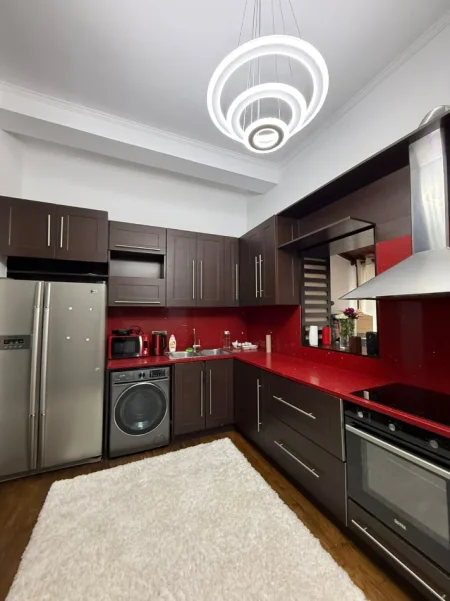 Tirane, jepet me qera apartament 2+1 Kati 4, 120 m² 1.200 € (Qender)