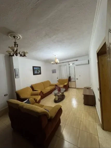 Tirane, jepet me qera shtepi 2+1+Aneks+Ballkon , 125 m² 400 € (Njesia 3 prane venu club)