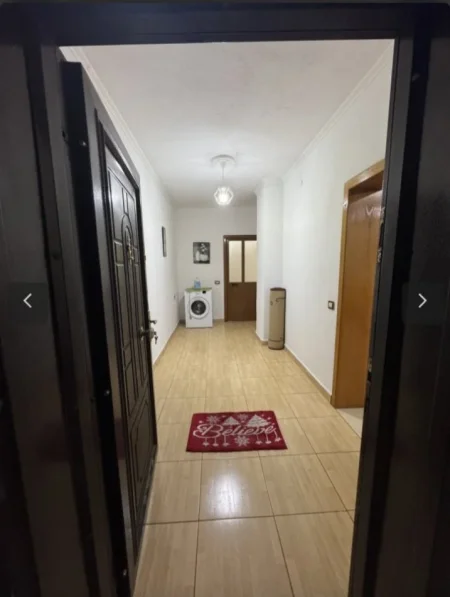 Tirane, jepet me qera shtepi 2+1+Aneks+Ballkon , 125 m² 400 € (Njesia 3 prane venu club)