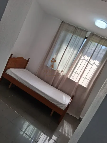 Tirane, jepet me qera apartament 2+1+Ballkon Kati 1, 72 m² 460 € (Rruga e Durresit)