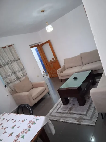 Tirane, jepet me qera apartament 2+1+Ballkon Kati 1, 72 m² 460 € (Rruga e Durresit)