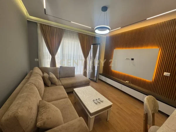 Tirane, jepet me qera apartament 2+1+Ballkon Kati 8, 113 m² 850 € (zogu zi)