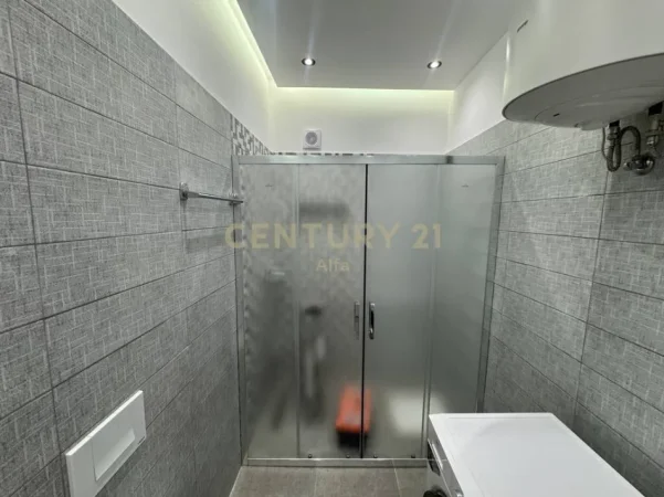 Tirane, jepet me qera apartament 2+1+Ballkon Kati 8, 113 m² 850 € (zogu zi)