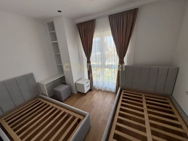 Tirane, jepet me qera apartament 2+1+Ballkon Kati 8, 113 m² 850 € (zogu zi)