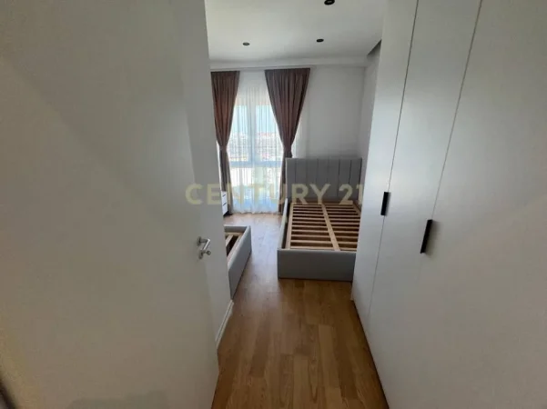 Tirane, jepet me qera apartament 2+1+Ballkon Kati 8, 113 m² 850 € (zogu zi)