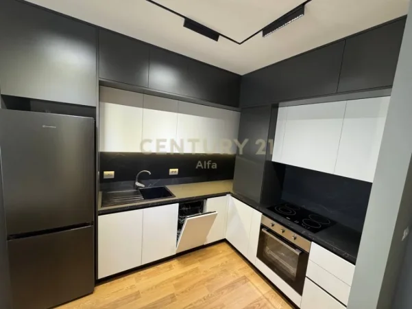 Tirane, jepet me qera apartament 2+1+Ballkon Kati 8, 113 m² 850 € (zogu zi)