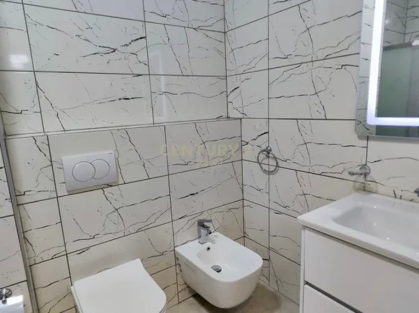 Tirane, jepet me qera apartament 2+1 Kati 4, 96 m² 700 € (astiri tek molla)