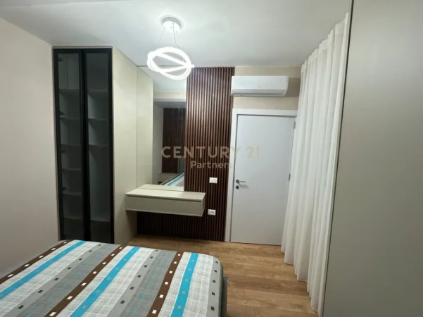 Tirane, jepet me qera apartament 2+1 Kati 3, 85 m² 1.000 € (shkolla e kuqe)