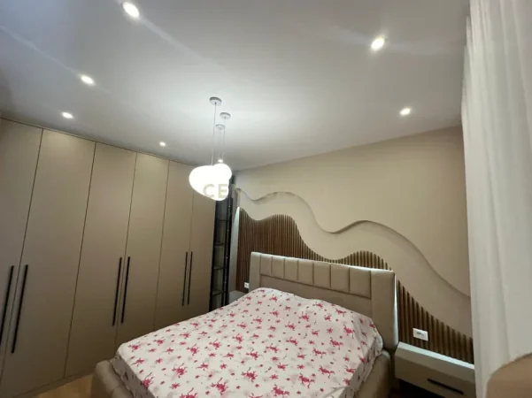 Tirane, jepet me qera apartament 2+1 Kati 3, 85 m² 1.000 € (shkolla e kuqe)