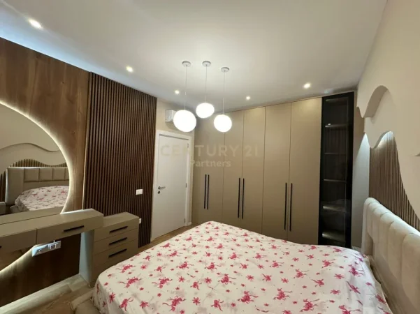 Tirane, jepet me qera apartament 2+1 Kati 3, 85 m² 1.000 € (shkolla e kuqe)