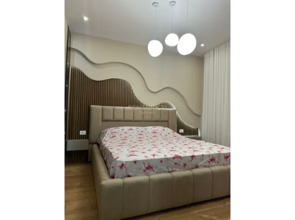 Tirane, jepet me qera apartament 2+1 Kati 3, 85 m² 1.000 € (shkolla e kuqe)