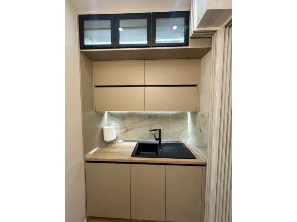 Tirane, jepet me qera apartament 2+1 Kati 3, 85 m² 1.000 € (shkolla e kuqe)