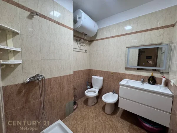 Tirane, jepet me qera apartament 1+1 Kati 5, 60 m² 500 € (qsut spitali pediatrise)