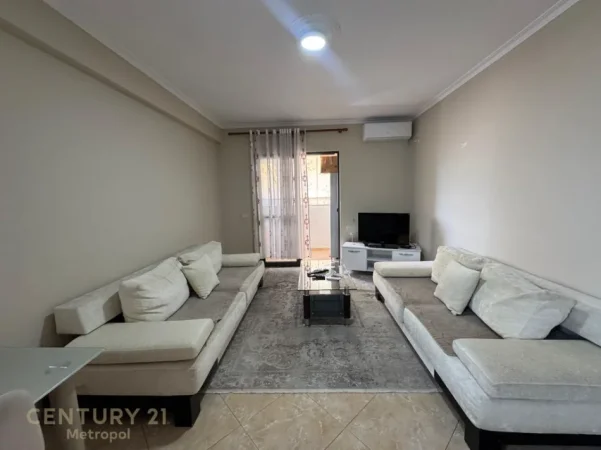 Tirane, jepet me qera apartament 1+1 Kati 5, 60 m² 500 € (qsut spitali pediatrise)