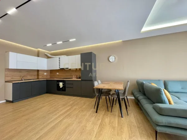 Tirane, jepet me qera apartament 2+1+Ballkon Kati 1, 103 m² 800 € (kopshti botanik)